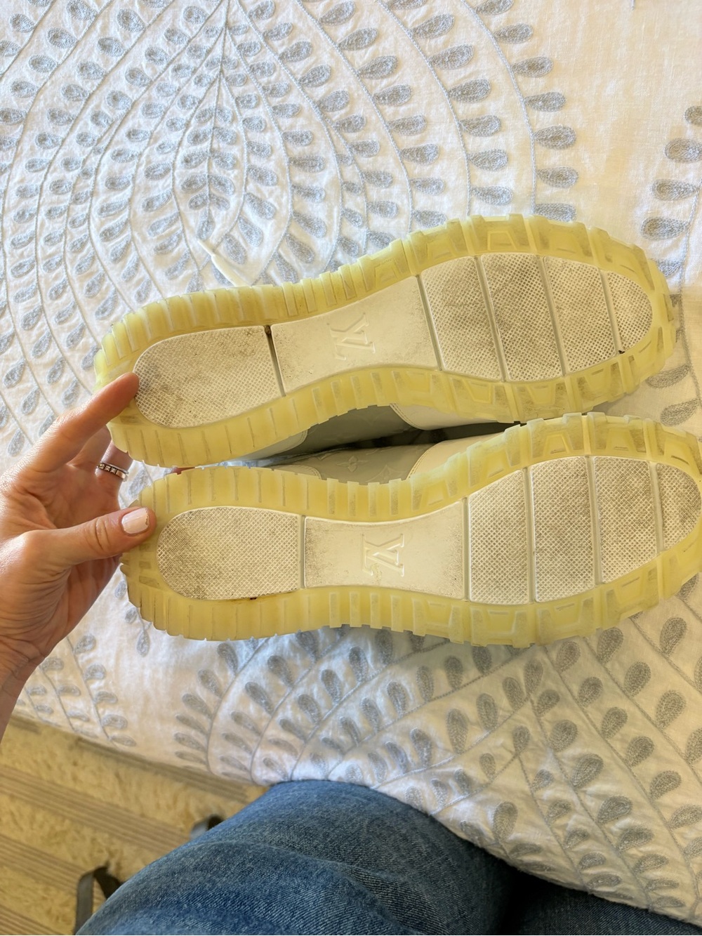 Louis Vuitton White and Silver Monogram Low-Top Men’s Sneakers - Picture 8 of 9